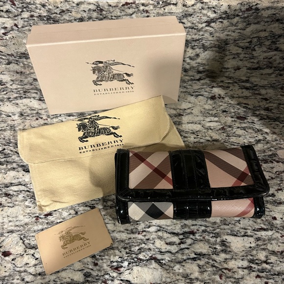 Burberry Nova Check Wallet - Picture 1 of 14